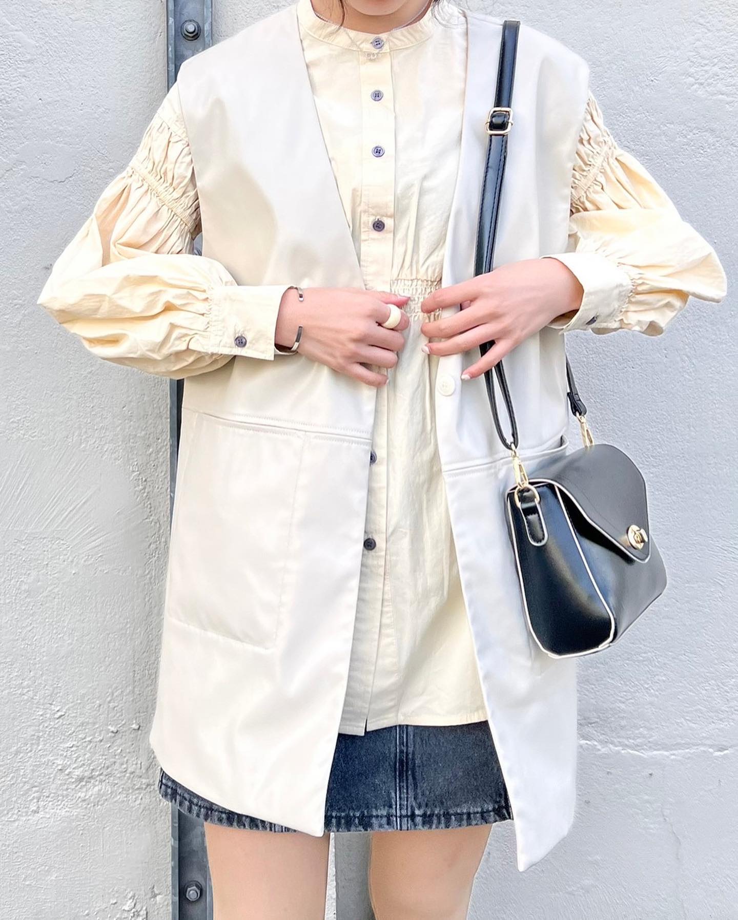 02/02 ｲﾝｽﾀﾗｲﾌﾞご紹介ｱｲﾃﾑ！【New arrival】? RP237523T001ﾎﾞﾘｭｰﾑ袖ﾌﾞﾗｳｽ▷¥3,190(税込)(店舗今週入荷.ｵﾝﾗｲﾝ近日入荷)∥color∥white / ivory / green#retrogirl_ootd#レトロガール#レトロガールコーデ#トレンドファッション#プチプラコーデ #春カラー　#春コーデ　#ブラウス#袖ボリューム