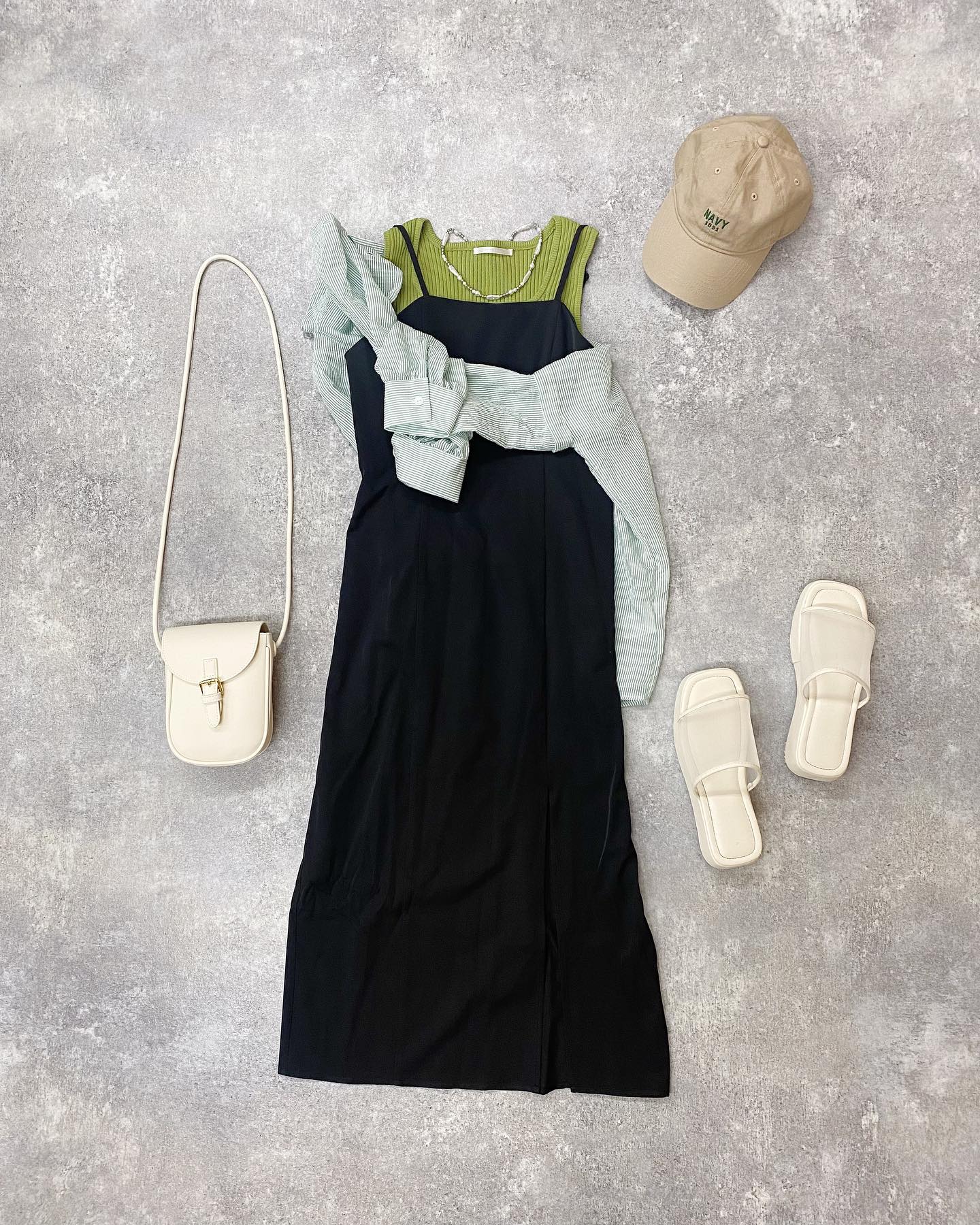 【new arrival】⁡? RE257022B001ｽﾘｯﾄｷｬﾐﾜﾝﾋﾟ▷¥3,850(税込)(店舗入荷中.ｵﾝﾗｲﾝ近日入荷)white / red / green / black#retrogirl_ootd #レトロガール #レトロガールコーデ #プチプラアイテム #プチプラファッション #プチプラコーデ #夏アイテム #夏コーデ #トレンドアイテム #キャミワンピ #ワンピ　#ワンピース　#ワンピースコーデ