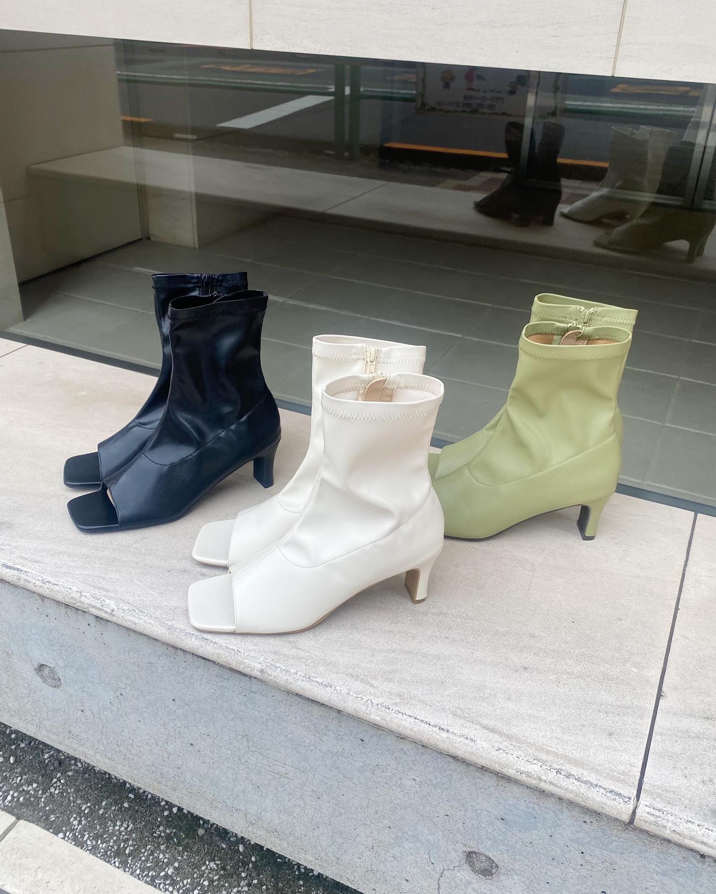 【new arrival】⁡? RF251242T001ｵｰﾌﾟﾝﾄｩｽﾄﾚｯﾁｼｮｰﾄﾌﾞｰﾂ▷¥4,950(税込)(店舗今週入荷.ｵﾝﾗｲﾝ近日入荷)white / green / black#retrogirl_ootd #レトロガール #レトロガールコーデ #プチプラアイテム #プチプラファッション #プチプラコーデ #夏アイテム #夏コーデ #トレンドアイテム #ストレッチブーツ　#ショートブーツ　#ブーツ