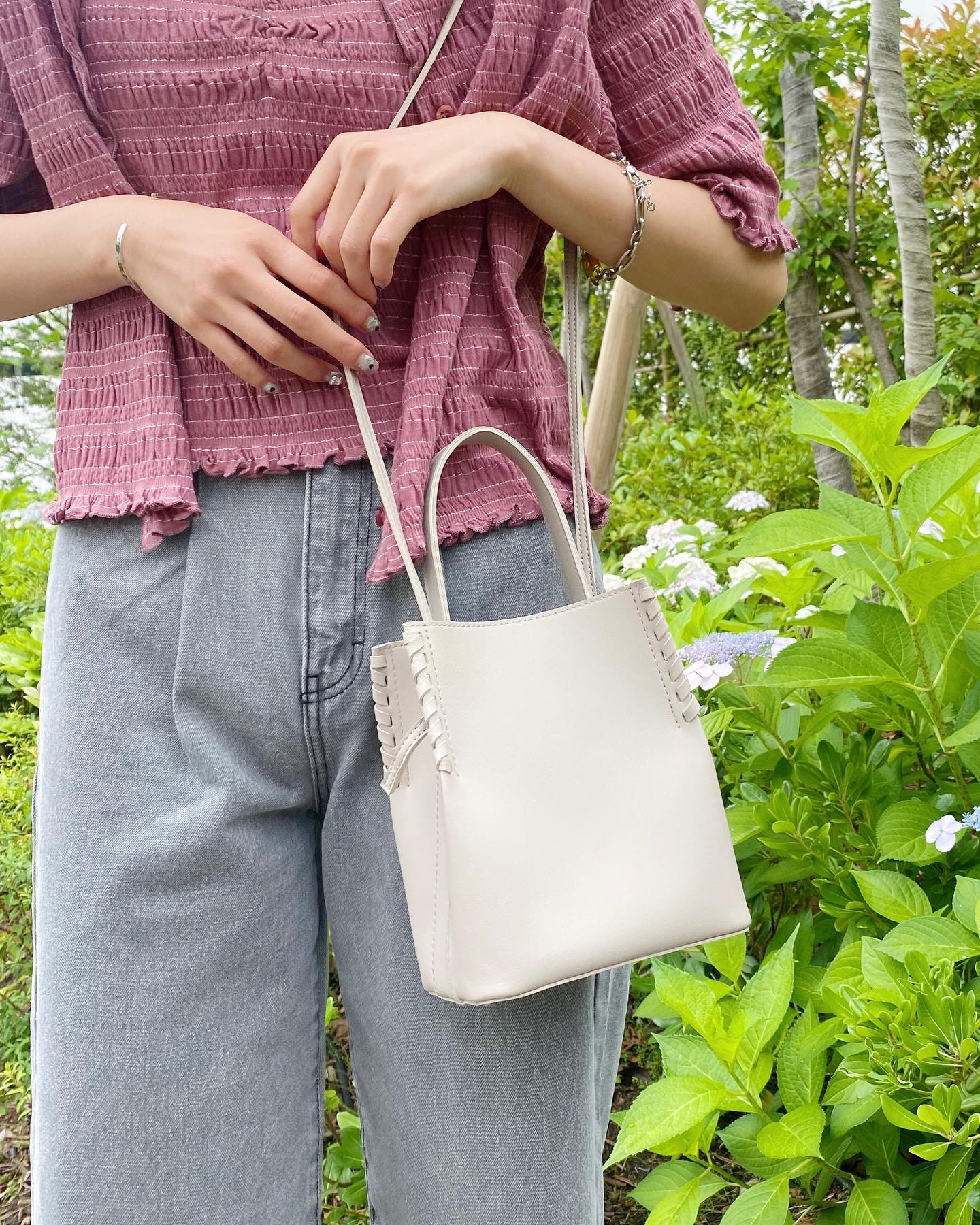 【new arrival】⁡? RA242543B007ｽﾃｯﾁｼｮﾙﾀﾞｰBag▷¥3,190(税込)(店舗今週入荷.ｵﾝﾗｲﾝ近日入荷)white / green / black#retrogirl_ootd #レトロガール #レトロガールコーデ #プチプラアイテム #プチプラファッション #プチプラコーデ #夏アイテム #夏コーデ #トレンドアイテム #バック　#鞄　#ショルダーバック　#ステッチバッグ