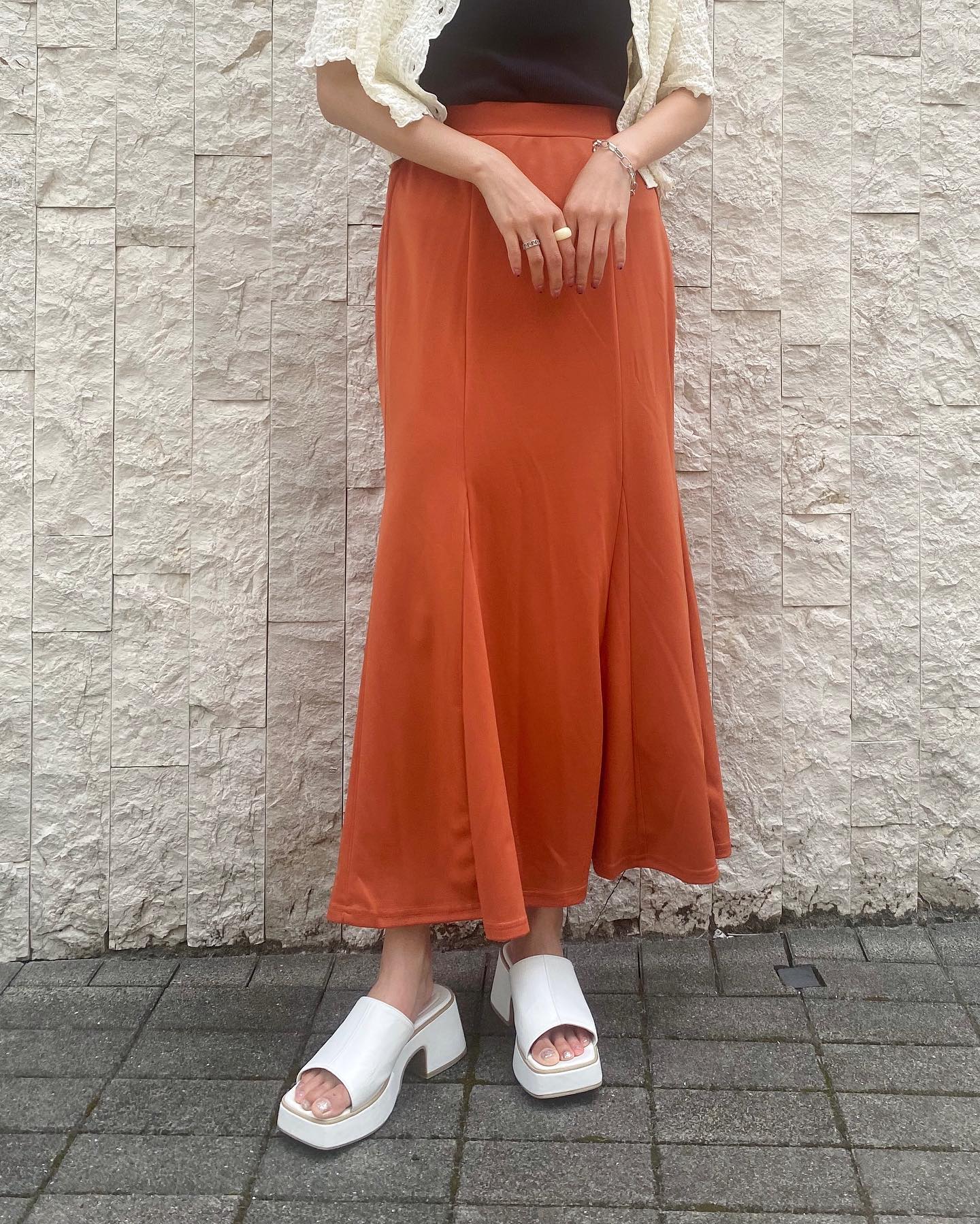 【new arrival】⁡? RF280031B001ﾏｰﾒｲﾄﾞｽﾘｯﾄｽｶｰﾄ▷¥3,190(税込)(店舗.ｵﾝﾗｲﾝ入荷中)white / yellow / orange green / black#retrogirl_ootd #レトロガール #レトロガールコーデ #プチプラアイテム #プチプラファッション #プチプラコーデ #夏アイテム #夏コーデ #秋アイテム　#秋カラー　#トレンドアイテム #マーメイドスカート　#マーメイドスカートコーデ　#スカート　#スカートコーデ
