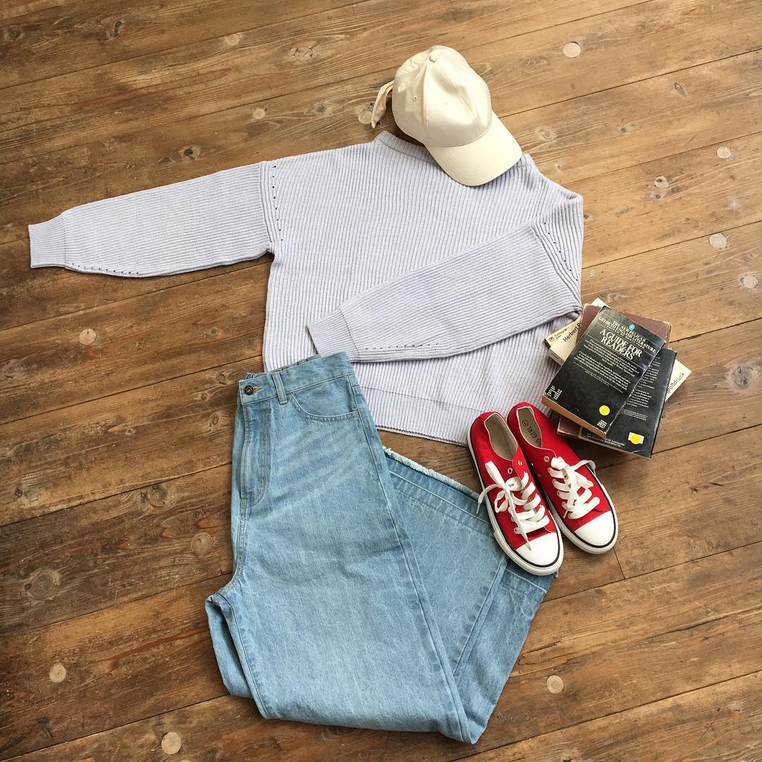 .recommend Style..淡色ニットもSALEプライスでご用意.春のデニムアイテムも続々入荷中です..スニーカーやキャップを合わせてカジュアルダウン️..tops ¥1,290+tax.bottom ¥1,990+tax..#retrogirl#fashion#プチプラ#2017ss