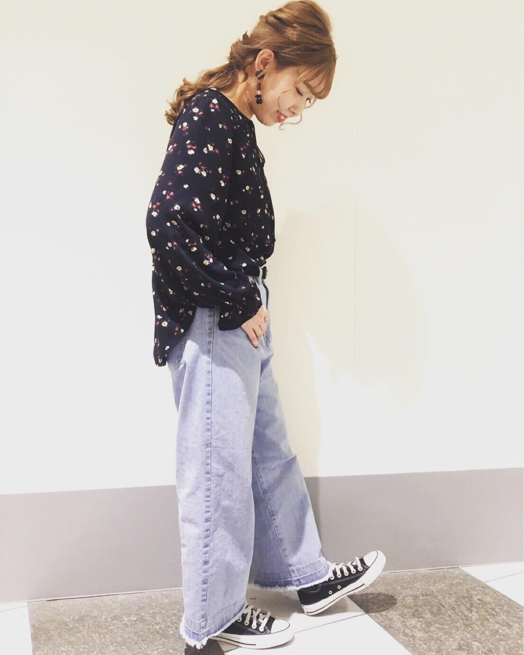 .〓week end styling〓..店頭には春の新作ブラウスも入荷中..定番のデニム合わせで花柄の可愛さも際立ちます..前だけインしてゆるく着るのもオススメ..是非店頭でお試し下さい️..花柄ボウタイブラウス.¥1,990+tax.#retrogirl#fashion#プチプラ#2017ss