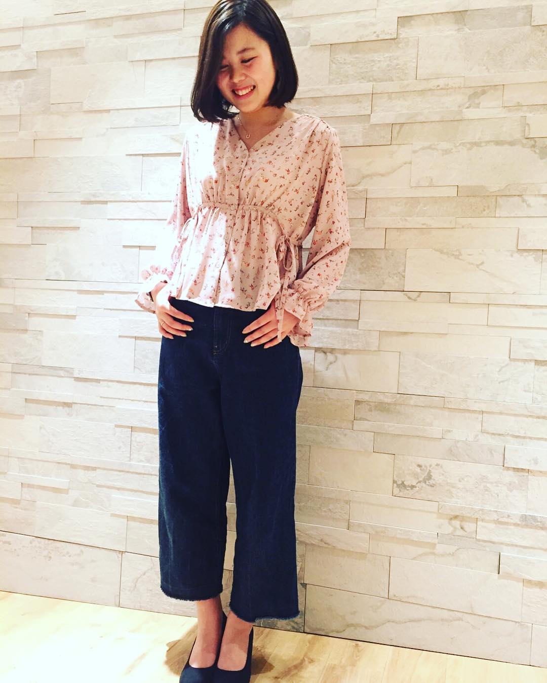 .≡staff styling≡春の新作ブラウスが入荷中︎.サイドのリボンでウエストマーク出来るので、.ワイドパンツとも相性ぴったりです.小花柄サイドリボンBL¥1,990+tax ..名古屋パルコ店#retrogirl#レトロガール#retrogirl_2017ss#プチプラ#2017ss#ブラウス