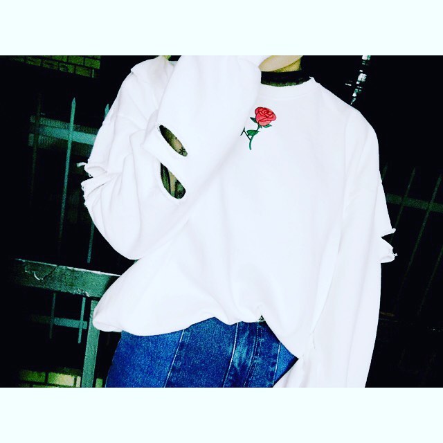 ▼RETRO BOY▼.rose print トレーナー¥3,990+tax.tulle×crashで辛口モードコーデ.▷取扱店舗▷新宿ルミネEST店▷ルミネ大宮店.#retroboy#retrogirl#rose#street#casual#koreanfashion#trend#fashion#instafashion#ootd#カジュアル#メンズライク#トレーナー#甘辛ミックス