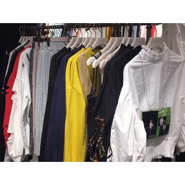 ▼BRAND NEWS▼.------------------------------RETROGIRLのnew in brand..▷RETRO BOYよりストリートでカジュアルなスタイルを中心に、今までとは違うエッジの効いたアイテムを展開..新宿ルミネEST店にて販売中︎-------------------------------#retrogirl#newbrand#retroboy#casual#street#fashion#ootd#denim#instafashion#koreanfashion#grunge#cordinate