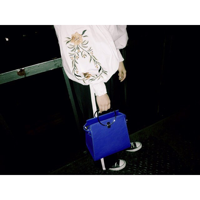 ▼RETRO BOY▼.袖刺繍 H/N blouse¥3,990.ボリューム袖に刺繍でトレンド感たっぷりの1枚.▷取扱店舗▷新宿ルミネEST店▷ルミネ大宮店▷NEW梅田HEP FIVE店(3/3〜renew open).#retroboy#retrogirl#blouse#fashion#embroidery#flower#ハイネック#ブラウス#刺繍#トレンド#お洒落#ラインパンツ#koreanfashion#girly#casual#大人カジュアル#styling#ootd#cordinate