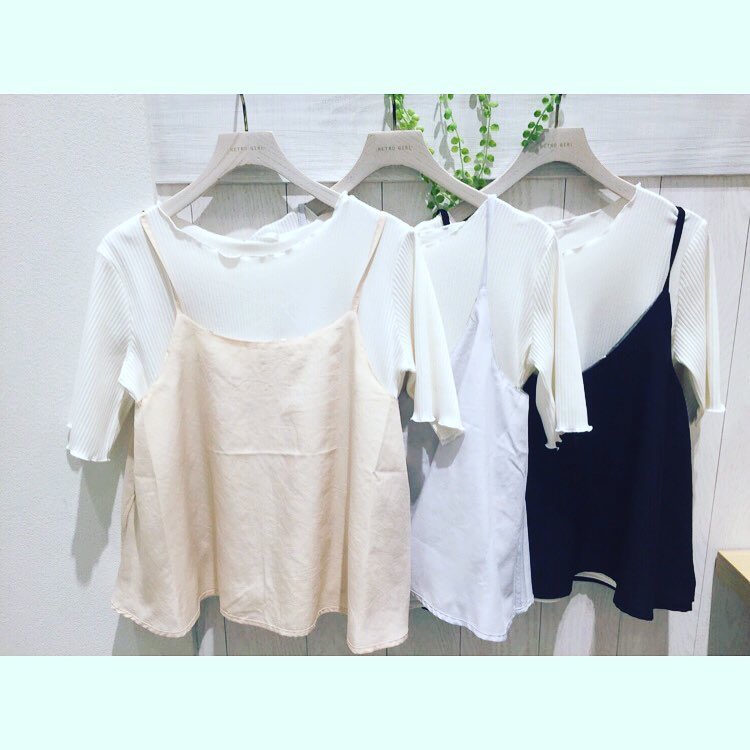 .【pick up item】..キャミは花柄と無地のリバーシブル仕様となっているので、1枚でも色々な着こなしをお楽しみ頂けます･:*+..▷tops.刺繍チュールキャミset.¥1,990+税..#retrogirl #セットアイテム #キャミソール #プチプラ
