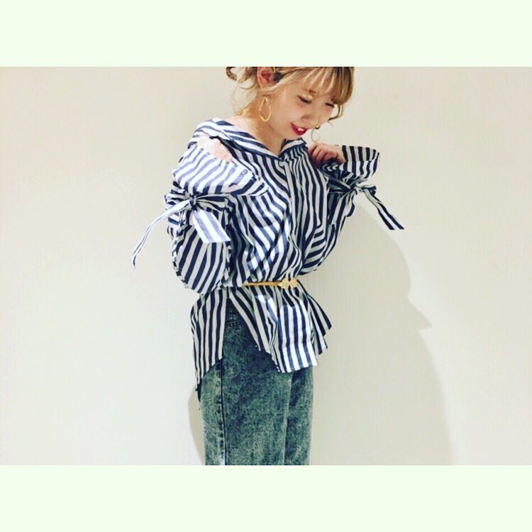 .【staff styling】..袖のリボンがアクセントになっていて、1枚でもスタイリングの幅が広がります･:*+..天王寺MIO本館店..#retrogirl #プチプラ #ootd #cordinate #ストライプシャツ