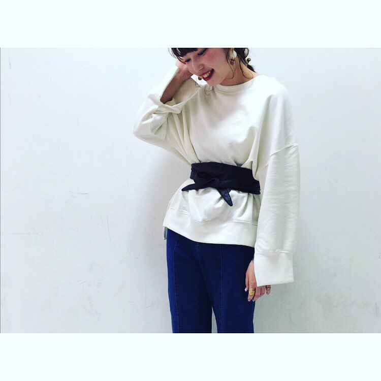 .【STAFF STYLING】..シンプルでボリュームのあるトップスには、トレンドのサッシュベルトを付けることで、メリハリのあるコーディネートに･:*+...近鉄パッセ店..#retrogirl #cordinate#プチプラ #ootd #サッシュベルト