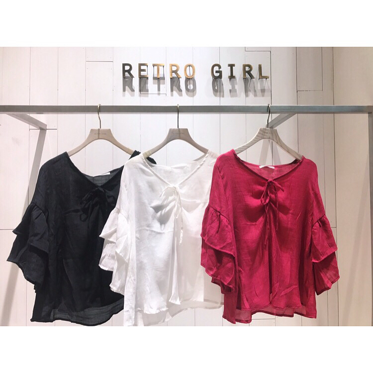 【pick up item】..袖のデザインがティアードになっていて二段フリルの可愛らしいブラウス˚✧₊⁎..今季注目の胸レースアップでトレンド感アップ♪..袖ティアードブラウス .¥1,590+税..color展開.オフ、クロ、ピンク、グリーン..#retrogirl #フリルブラウス #プチプラ #ブラウス