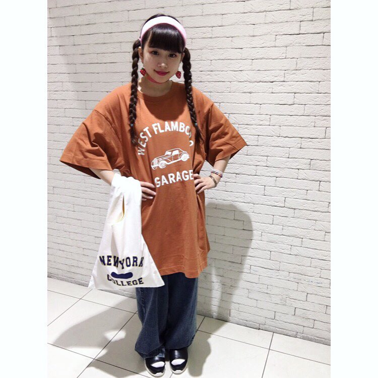 【STAFF STYLING】..ワンピース感覚で着ても良し˚✧₊⁎.サッシュベルトとワイドパンツと合わせてリラックスコーデでも良し˚✧₊⁎.たくさん着回しできちゃうBIG TEEです◎..ワイドBIG TEE.¥1,290+税..越谷レイクタウン店...#retrogirl #プチプラコーデ #ビッグT