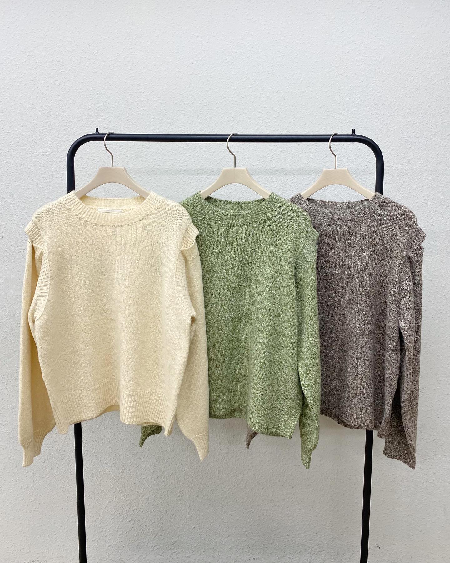 【new arrival】⁡?RW280012S0012WAYｽﾘｰﾌﾞﾆｯﾄﾌﾟﾙｵｰﾊﾞｰ⁡▷¥3,190(税込)⁡(店舗今週入荷.ｵﾝﾗｲﾝ近日入荷)⁡⁡⁡white / green / brown⁡⁡⁡⁡⁡⁡⁡⁡#retrogirl_ootd #レトロガール #レトロガールコーデ #プチプラアイテム #プチプラファッション #プチプラコーデ  #秋アイテム　#秋カラー　#スリーブニット　#ニットプルオーバー　#プルオーバー　#ニット