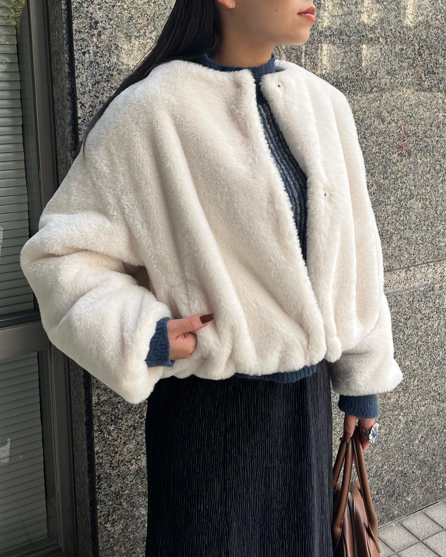 ⁡【new arrival】⁡姉妹ブランドの@emsexcite と共通アイテム⁡毎年大人気のフェイクファージャケットが今年もノーカラーデザインで入荷致しますふわふわなファー素材でとっても軽いです今年の冬大活躍間違いなしのアウターとなっております♡⁡⁡?️EW380021N001ノーカラーフェイクファージャケット　¥4,290（税込）⁡⁡écru / light gray / blue / black⁡⁡（店舗今週入荷.オンライン予約中）⁡⁡⁡⁡#retrogirl_ootd #レトロガール #レトロガールコーデ #プチプラアイテム #プチプラファッション　#秋アイテム　#秋コーデ #2023aw #冬アイテム #冬コーデ#アウター#アウターコーデ#ファージャケット#ファー#ノーカラージャケット#お揃いコーデ#着回しコーデ#着回しアイテム#カジュアルコーデ#カジュアル女子#大人カジュアル#トレンドコーデ#トレンドアイテム
