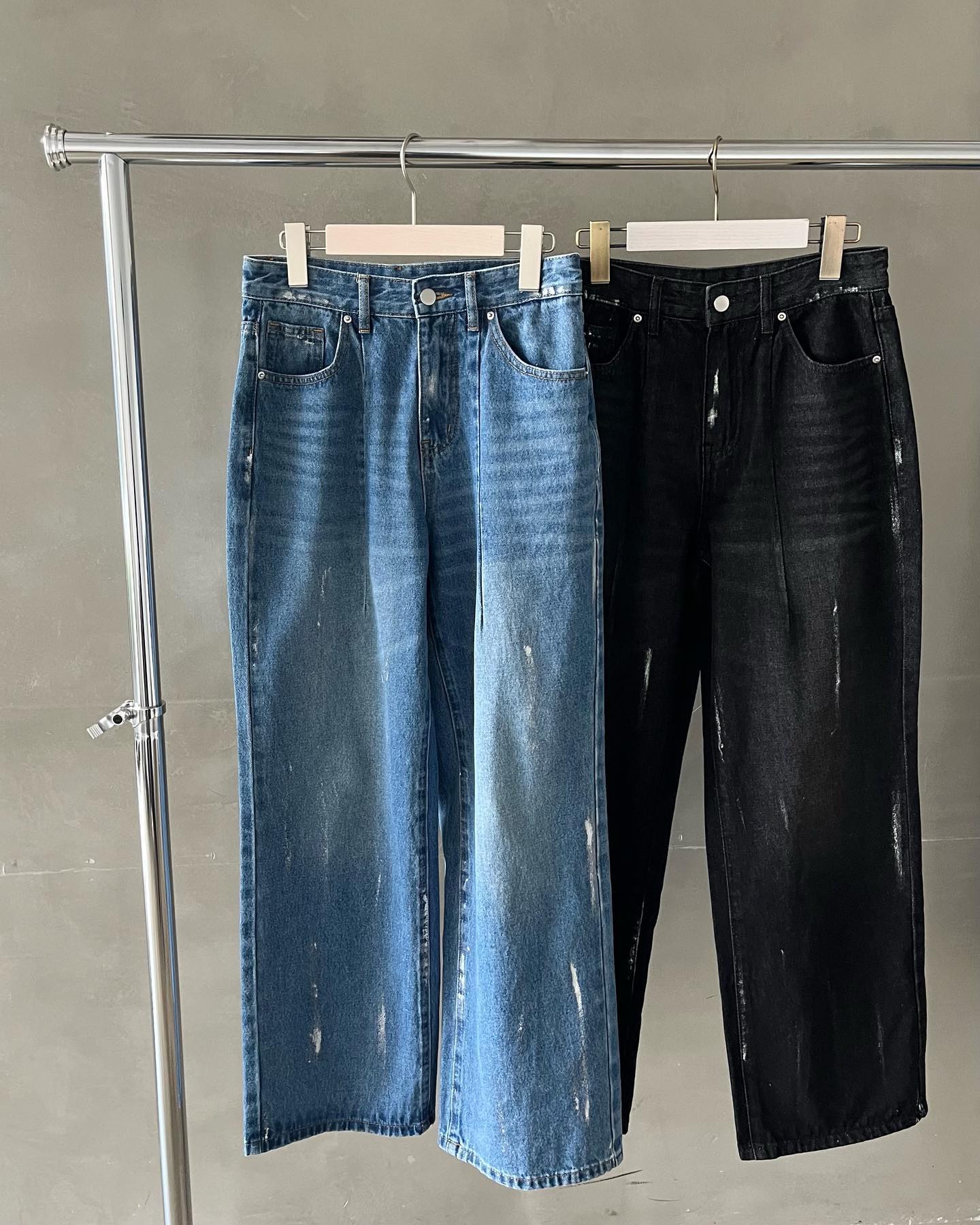 ⁡【 new arrival 】⁡ペイントデザインがポイントのデニムパンツ合わせやすいカラー展開でカジュアルにトレーナーやニットと着用するのがオススメです⁡⁡⁡?️RA457032B001箔ペイントデニムパンツ　¥4,290（税込）⁡⁡light blue / black⁡⁡⁡（店舗今週入荷.オンライン近日入荷)⁡⁡⁡⁡⁡#retrogirl_ootd #レトロガール #レトロガールコーデ #プチプラアイテム #プチプラファッション#秋アイテム#秋コーデ #2023aw #冬アイテム#冬コーデ#デニムパンツ#デニムコーデ#パンツコーデ#箔ペイント#カジュアルコーデ#カジュアル#カジュアルアイテム#大人カジュアル#メンズライク#お揃いコーデ#着回しアイテム#着回しコーデ