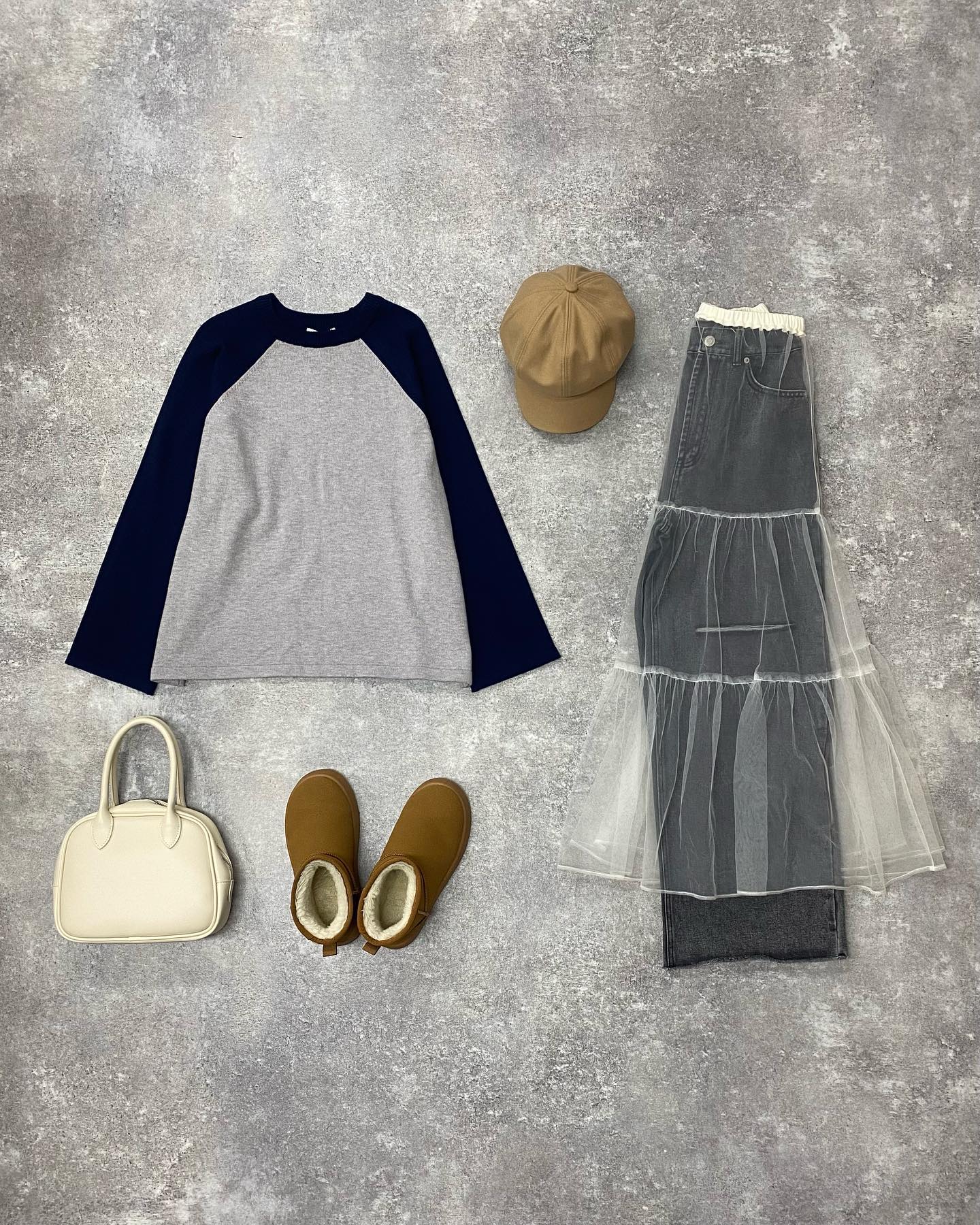 ⁡【 new arrival 】⁡人気アイテムがニット素材になって入荷しますトレンドのラグランアイテムとなっておりミニボトム合わせはもちろんパンツ合わせでカジュアルにも着用いただけます⁡⁡⁡?️RP457112T001ラグランニット　¥3,190（税込）⁡écru / gray / dark blue⁡⁡⁡⁡（店舗今週入荷.オンライン近日入荷）⁡⁡⁡⁡⁡⁡⁡⁡⁡#retrogirl_ootd #レトロガール #レトロガールコーデ #プチプラアイテム #プチプラファッション#秋アイテム#秋コーデ #2023aw #冬アイテム#ラグラン#ニットコーデ#メンズライク#ニットアイテム#着回しアイテム#着回しコーデ#カジュアルコーデ#大人カジュアル#カジュアル