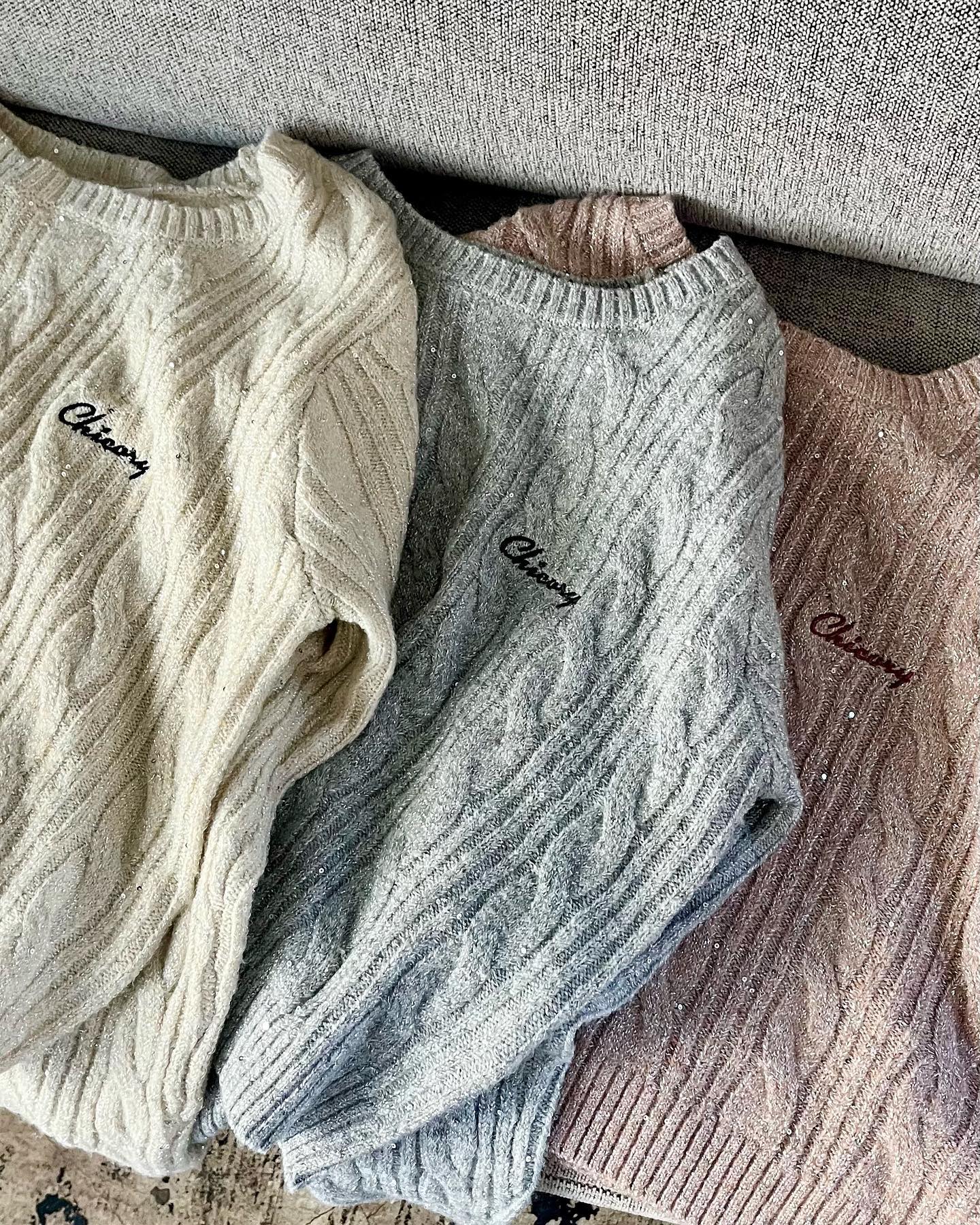 ⁡【 new arrival 】⁡キラキラのスパンコールが付いたニットプルオーバー女の子らしいデザインのニットでこのの季節にぴったりなアイテムです♡⁡⁡?️RU339412T002スパンコールニットプルオーバー　¥3,850（税込）⁡écru / light gray / pink⁡⁡⁡（店舗今週入荷.オンライン近日入荷）⁡⁡⁡⁡⁡⁡⁡⁡⁡⁡⁡#retrogirl_ootd #レトロガール #レトロガールコーデ #プチプラアイテム #プチプラファッション#秋アイテム#秋コーデ #2023aw #冬アイテム#冬コーデ#ニット#ニットアイテム#ニットコーデ#ニットプルオーバー#スパンコール#クリスマスコーデ#カジュアルコーデ#大人カジュアル#カジュアル