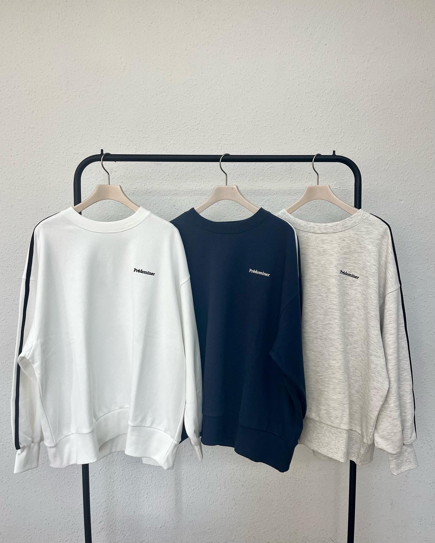 ⁡【 new arrival 】⁡トレンドのラインデザインのトレーナーたぽっと感のあるシルエットで胸元にはロゴの刺繍が入っているのもポイントです⁡⁡?️RP457111B001ライントレーナー　¥3,850（税込）⁡off-white /  pattern white / dark blue⁡⁡⁡⁡（店舗今週入荷.オンライン近日入荷）⁡⁡⁡⁡⁡⁡⁡⁡⁡⁡⁡#retrogirl_ootd #レトロガール #レトロガールコーデ #プチプラアイテム #プチプラファッション#秋アイテム#秋コーデ #2023aw #冬アイテム#冬コーデ#トレーナー#スウェット#トレーナーコーデ#ライントレーナー#トレーナー女子#メンズライク#カジュアルコーデ#大人カジュアル#カジュアル
