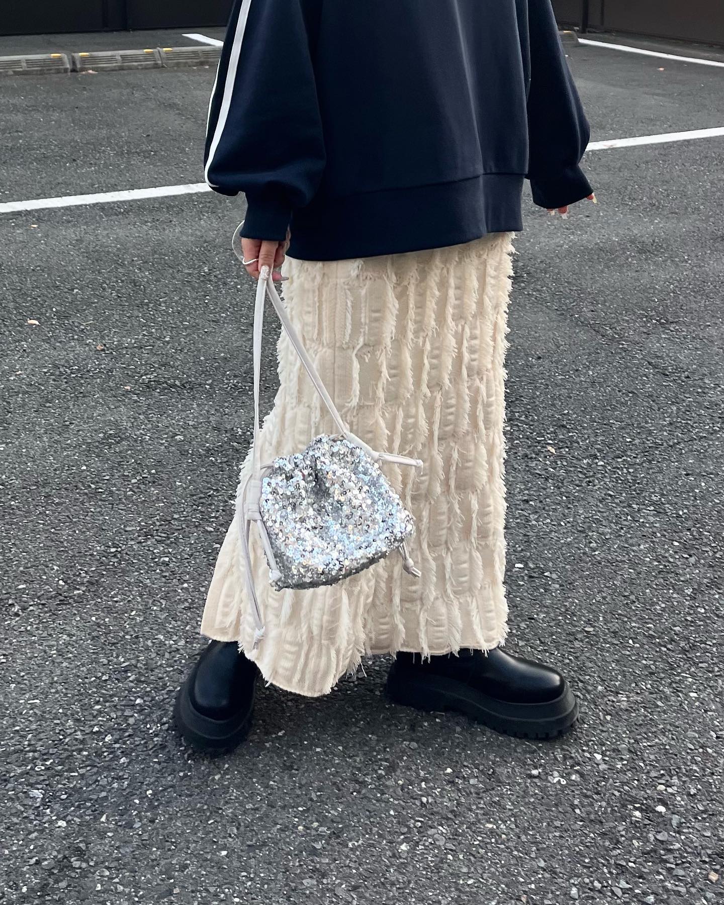 ⁡【 new arrival 】⁡今年らしいスパンコールデザインのバッグ巾着デザインでしっかりマチが付いており収納性も抜群ですカジュアルコーデはもちろん甘めなコーデにも相性の良いバッグです⁡⁡?️RA437843T002スパンコール巾着バッグ　¥3,190（税込）⁡silver / gold / black⁡⁡（店舗入荷中.オンライン近日入荷）⁡⁡⁡⁡⁡⁡⁡⁡⁡⁡⁡#retrogirl_ootd #レトロガール #レトロガールコーデ #プチプラアイテム #プチプラファッション#秋アイテム#秋コーデ #2023aw #冬アイテム#冬コーデ#巾着バッグ#バッグ#バッグコーデ#バッグアイテム#ショルダーバッグ#スパンコール#着回しアイテム#着回しコーデ#カジュアルコーデ#大人カジュアル#カジュアル