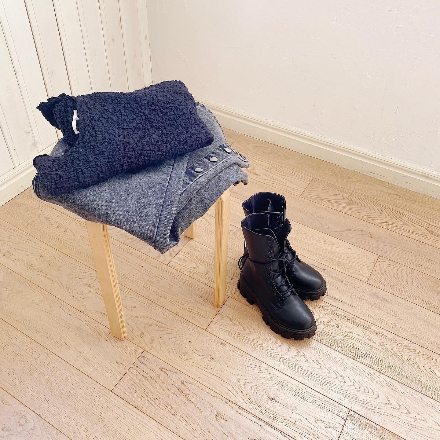 .﻿﻿﻿︎bubble cropped long T﻿ ¥3,520﻿﻿﻿﻿﻿﻿﻿﻿﻿﻿#ur_melty #ユアメルティ﻿#ロンt #バブルt #デザインロンt﻿#春コーデ #ロンtコーデ #デニムコーデ﻿#韓国ファッション #韓国風﻿#오오티디 #데일리룩 #패션 #패션스타그램 #옷스타그램﻿#일본패션 #유아멜티 #코디 #코디스타그램