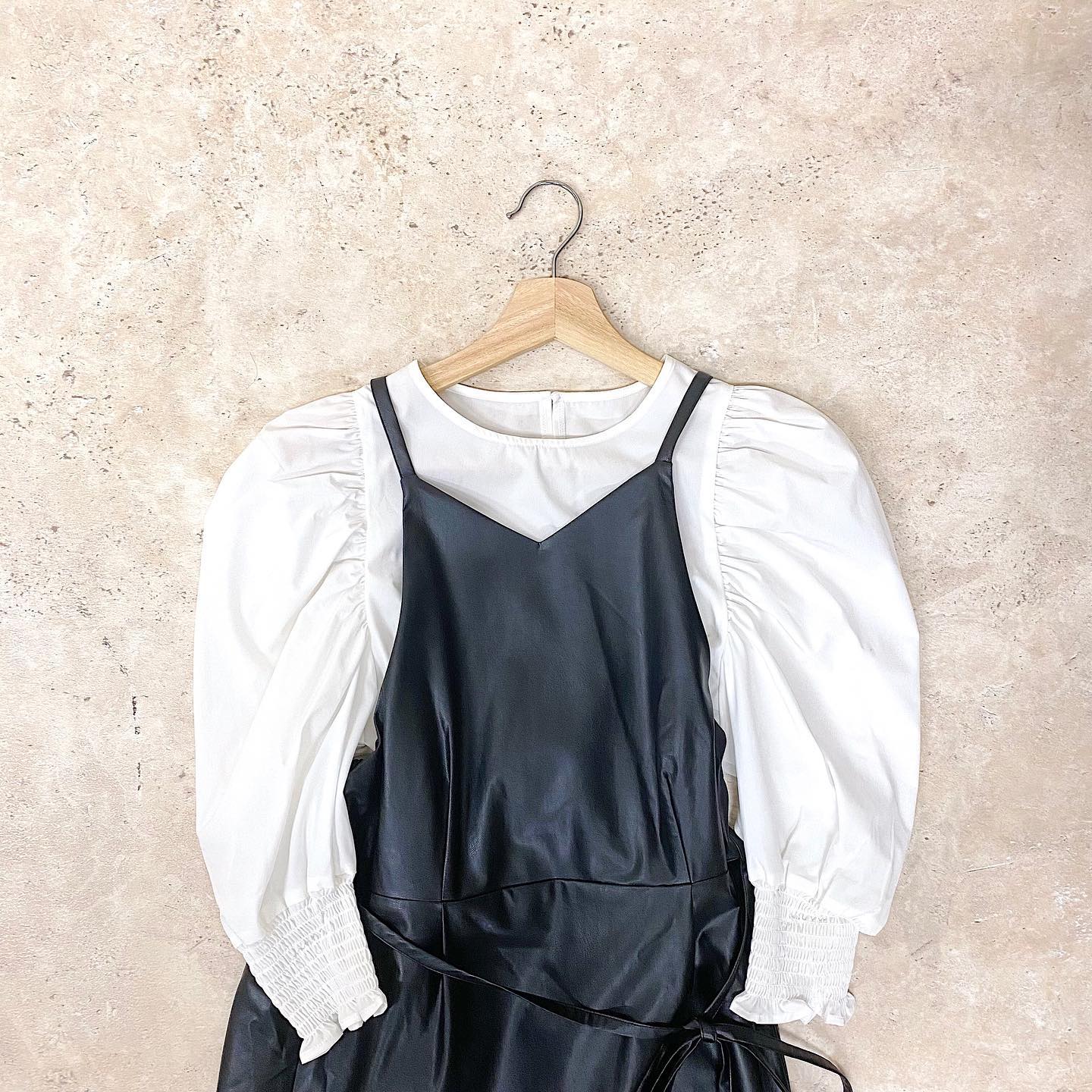 .﻿﻿﻿︎leather like cami-dress﻿ ¥6,820﻿﻿﻿︎puff sleeve blouse﻿ ¥3,850﻿﻿﻿﻿﻿﻿﻿﻿#ur_melty #ユアメルティ﻿#blouse #puffsleeve #パフスリーブブラウス﻿#パフスリーブブラウスコーデ #ブラウスコーデ﻿#レザーキャミワンピース #キャミワンピ﻿#パールロングネックレス#春コーデ #韓国ファッション #韓国風﻿#오오티디 #데일리룩 #패션 #패션스타그램 #옷스타그램﻿#일본패션 #유아멜티 #코디 #코디스타그램