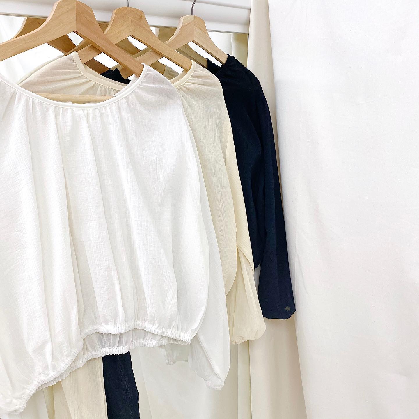 .﻿﻿﻿︎sheer cropped blouse﻿ ¥3,850﻿﻿﻿﻿﻿﻿﻿#ur_melty #ユアメルティ﻿#シアーブラウス #ブラウス #クロップドブラウス﻿#カラーブラウス #ブラウスコーデ﻿#春コーデ #韓国ファッション #韓国風﻿#오오티디 #데일리룩 #패션 #패션스타그램 #옷스타그램﻿#일본패션 #유아멜티 #코디 #코디스타그램