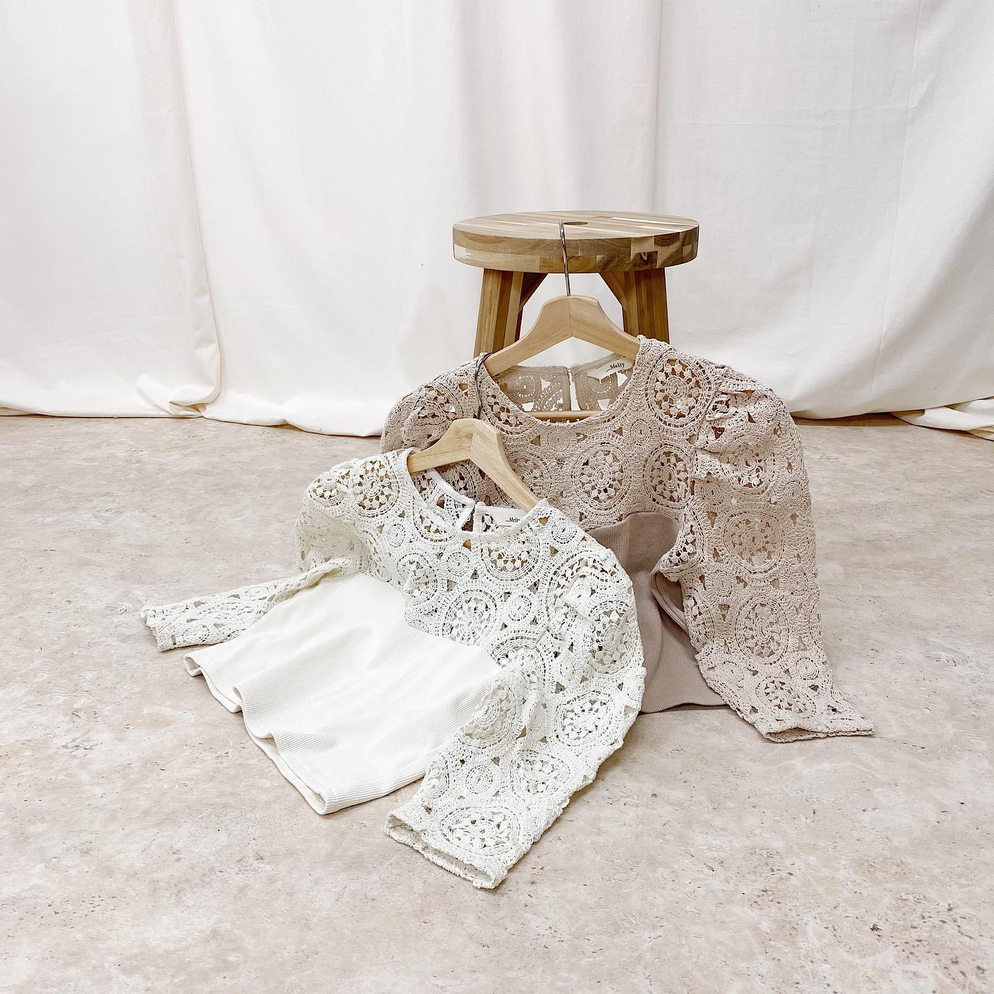 .﻿﻿﻿︎puff shoulder crochet tee﻿ ¥5,390﻿﻿﻿今週に順次店舗入荷?﻿詳しくはお近くの店舗まで。﻿﻿オンラインcoming soon...♡﻿﻿﻿﻿﻿﻿﻿﻿#ur_melty #ユアメルティ﻿#パフスリーブ #パフスリーブトップス﻿#パフスリーブtシャツ ﻿#クロシェ編み#春コーデ #韓国ファッション #韓国風﻿#오오티디 #데일리룩 #패션 #패션스타그램 #옷스타그램﻿#일본패션 #유아멜티 #코디 #코디스타그램
