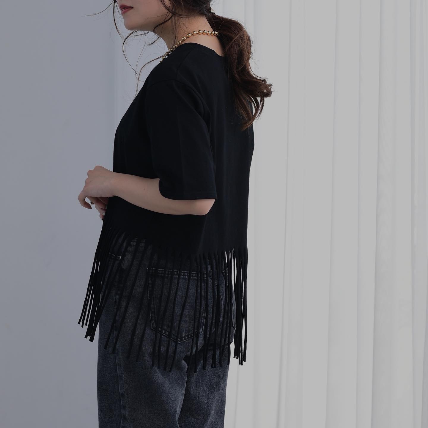 .﻿﻿﻿︎fringe tee﻿ ¥4,290﻿﻿来週に順次店舗入荷?﻿詳しくはお近くの店舗まで。﻿﻿オンラインcoming soon♡﻿﻿﻿﻿︎bi-color denim pants﻿ ¥5,390﻿﻿︎gladiator sandal﻿ ¥7,590﻿﻿﻿﻿﻿﻿﻿#ur_melty #ユアメルティ﻿#フリンジt #フリンジコーデ #フリンジ﻿#デザインデニム #バイカラーデニム﻿#ブラックコーデ #同色コーデ﻿#韓国ファッション #韓国風 #コリヨジャ﻿#オトジョ #大人女子 #オトジョコーデ﻿#오오티디 #데일리룩 #패션 #패션스타그램 #옷스타그램﻿#일본패션 #유아멜티 #코디 #코디스타그램