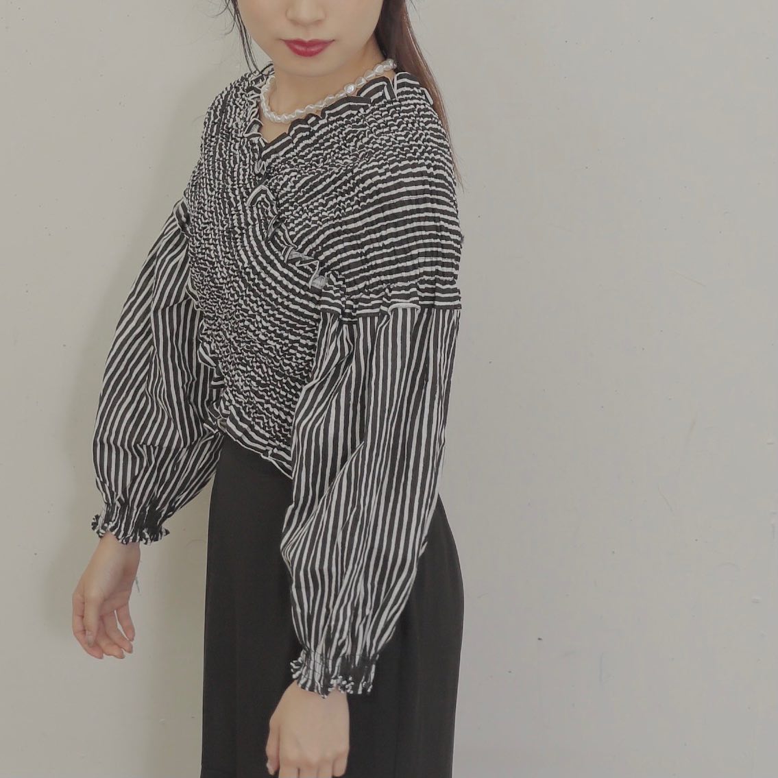 .⁡︎クロスシャーリングブラウス ¥3,190⁡︎マーメイドスカート ¥4,290⁡⁡⁡クロスシャーリングブラウス今週末店舗入荷予定です♡⁡お楽しみに...?⁡⁡⁡⁡⁡⁡⁡#ur_melty #urmelty #ユアメルティ #ブラウス #クロスブラウス #シャーリングブラウス #マーメイドスカート #スカートコーデ #ブラウスコーデ #モノトーンコーデ #韓国っぽ #韓国っぽコーデ #韓国ファッション #韓国風 #コリヨジャ #オトジョ #大人女子 #オトジョコーデ #오오티디 #데일리룩 #패션 #패션스타그램 #옷스타그램 #일본패션 #유아멜티 #코디 #코디스타그램
