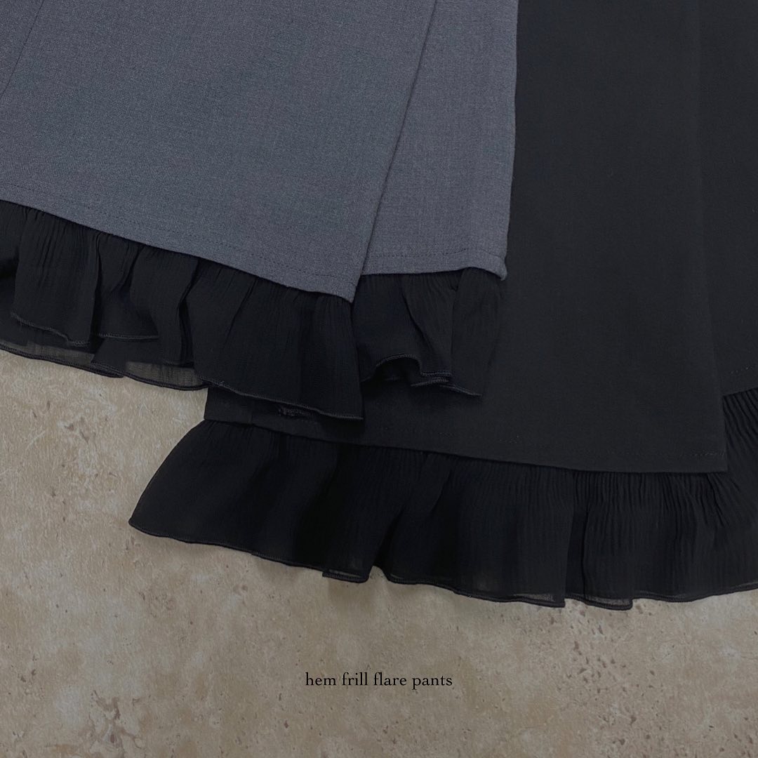 .⁡︎裾フリルフレアパンツ ¥5,390⁡⁡明日から順次取り扱い店舗に入荷します。⁡オンライン来週入荷予定です?⁡⁡⁡⁡⁡⁡#ur_melty #urmelty #ユアメルティ #フレアパンツ #フレアパンツコーデ #フリルパンツ #カラーパンツ #韓国っぽ #韓国っぽコーデ #韓国ファッション #韓国風 #コリヨジャ #オトジョ #大人女子 #オトジョコーデ #오오티디 #데일리룩 #패션 #패션스타그램 #옷스타그램 #일본패션 #유아멜티 #코디 #코디스타그램