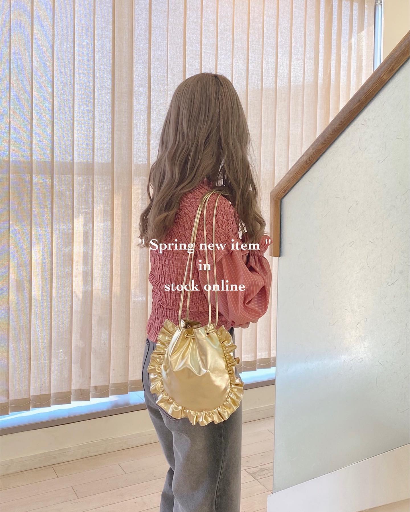 " stock online "⁡大人気の春の新作アイテムがオンライン、ZOZOTOWNに入荷致しました♡⁡⁡︎フリル巾着ミニショルダー ¥3,190⁡︎ラメスリーブニット ¥4,950⁡︎シャーリングキャミワンピ ¥6,490⁡︎肩フリルベスト ¥5,390⁡︎3レイヤー細プリーツスカート ¥5,390⁡︎リバーショートベスト ¥5,390⁡⁡数に限りがある商品がございますので、お早めにオンライン、ZOZOTOWNご確認下さいませ。⁡トップページのURLから各サイトにアクセスして頂けます♡⁡⁡⁡⁡⁡⁡⁡#ur_melty #ユアメルティ #フリルショルダー #フリルバッグ #ミニバッグ #ショルダーバッグ #巾着バッグ #ラメニット #キャミワンピース #キャミワンピ #肩フリルベスト #ベスト #フリルベスト #プリーツスカート #デザインスカート #リバーシブルベスト #カラーベスト#春アイテム #春コーデ #韓国っぽ #韓国っぽコーデ #韓国ファッション #韓国風 #コリヨジャ #オトジョ #大人女子 #オトジョコーデ