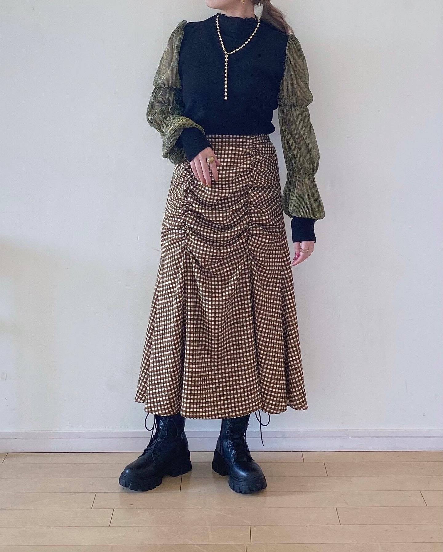 " recommend item "⁡︎ラメスリーブニット ¥4,950⁡︎Wシャーリングスカート ¥4,290⁡⁡取り扱い店舗、オンラインに入荷しております。ぜひご覧下さいませ。⁡⁡⁡⁡⁡⁡⁡⁡#urmelty #ユアメルティ #ニット #ニットトップス #ラメニット #デザインニット #ラメトップス #ニットコーデ #ラメニットコーデ #デザインニットコーデ  #シャーリングスカートコーデ #デザインスカート #デザインスカートコーデ #ガーリーアイテム #春アイテム #春コーデ #韓国っぽ #韓国っぽコーデ #韓国ファッション #韓国風 #コリヨジャ #オトジョ #大人女子 #オトジョコーデ