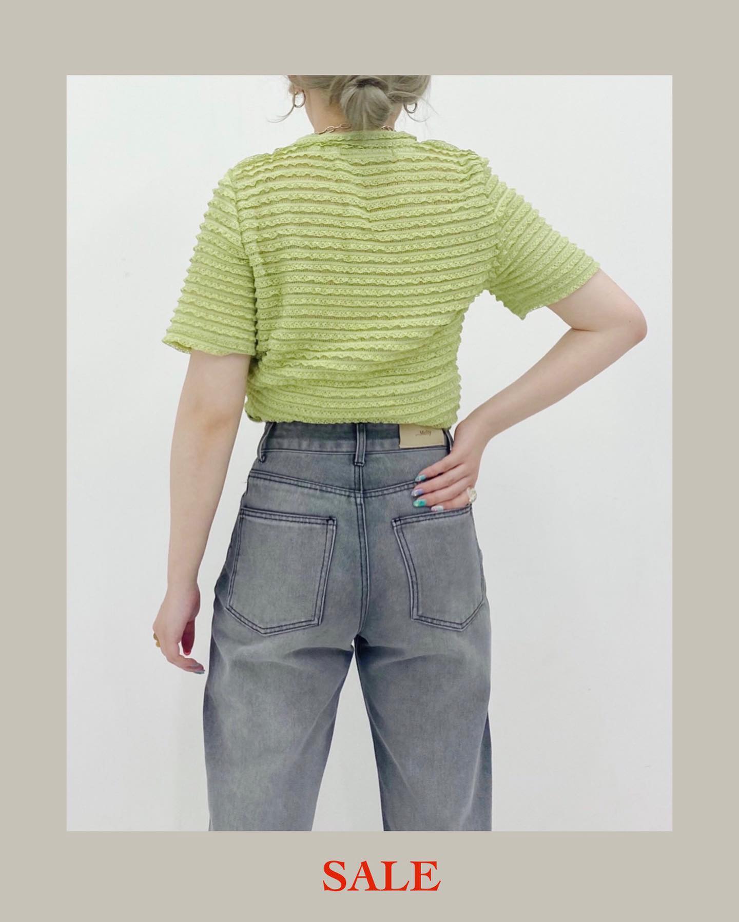 summer SALE ?︎ミニフリルトップス ¥2,970 → ¥2,090 (店舗限定価格)人気アイテムになりますのでぜひお早めに取り扱い店舗ご覧下さいませ。#urmelty #ユアメルティ #ブラウス #フリルトップス #デザイントップス #フリルトップスコーデ #デザイントップスコーデ #デニム #デニムパンツ #デザインデニム #ネオバボタンデニム #デニムコーデ #ネオバボタンデニムコーデ #デザインデニムコーデ #カジュアルコーデ #カジュアルアイテム #夏アイテム #夏コーデ #バケハ #バケハコーデ #韓国っぽ #韓国っぽコーデ #韓国ファッション #韓国風 #コリヨジャ #オトジョ #大人女子 #オトジョコーデ #グリーンコーデ