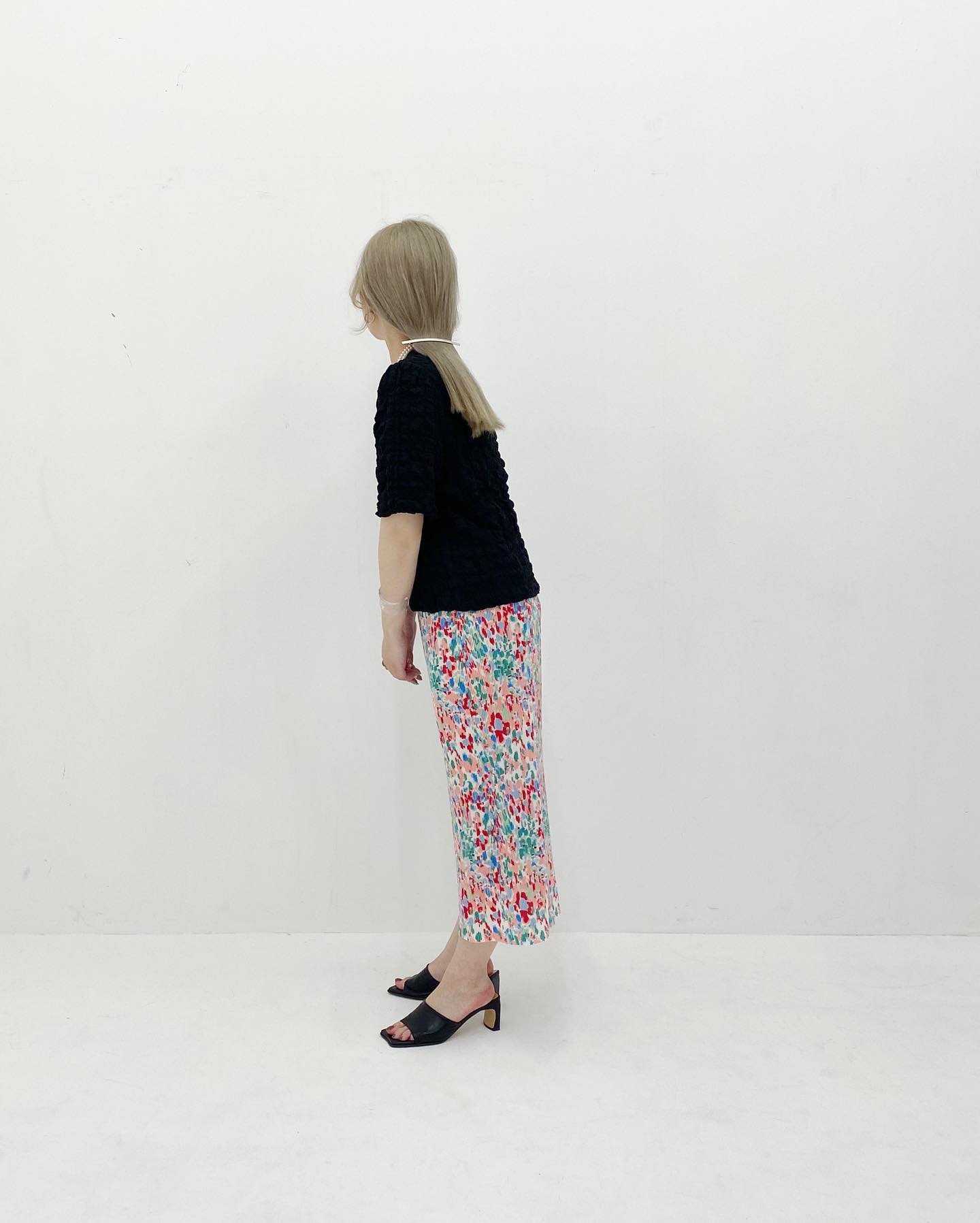 " new item "クロも人気です♡︎ワッシャートップス ¥3,850数量が少なめとなりますのでぜひお早めに取り扱い店舗ご覧下さいませ。 #urmelty #ユアメルティ #デザイントップス #ワッシャートップス #カラートップス #デザイントップスコーデ #ワッシャートップスコーデ #カラートップスコーデ #カラーコーデ #カラフルコーデ #スカート #スカートコーデ #プリーツスカート #プリーツスカートコーデ #ガーリーコーデ #ガーリーアイテム #カジュアルコーデ #カジュアルアイテム #夏アイテム #夏コーデ #韓国っぽ #韓国っぽコーデ #韓国ファッション #韓国風 #コリヨジャ #オトジョ #大人女子 #オトジョコーデ