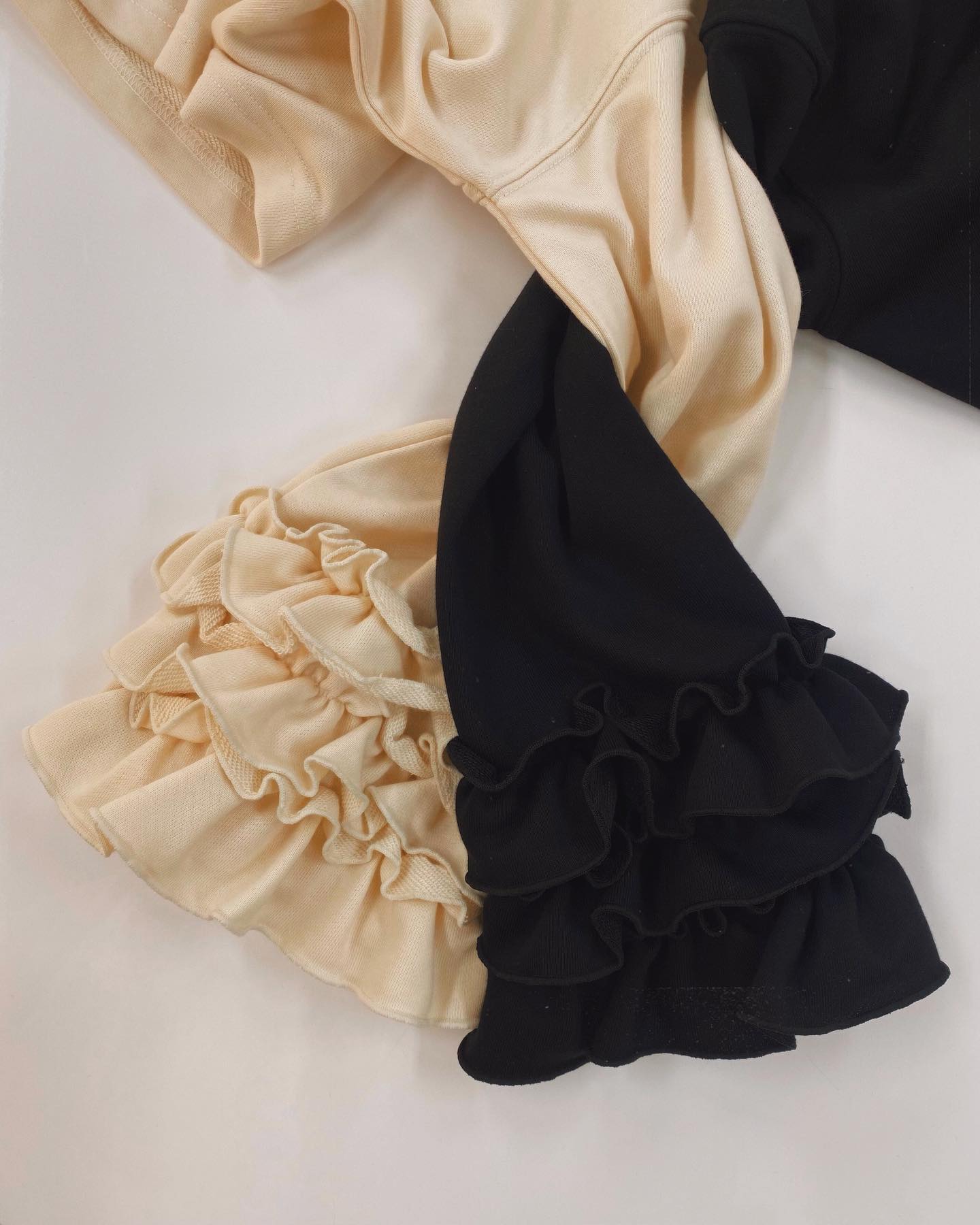 " hit item ︎ "⁡袖フリルがポイントのur,Melty オリジナルトップス。⁡⁡︎袖フリルミニウラケプルオーバー ¥3,850⁡⁡⁡⁡⁡⁡⁡⁡⁡⁡⁡⁡⁡⁡#urmelty #ユアメルティ #フリルトップス #デザイントップス #フリルアイテム  #秋トップス  #モノトーントップス #秋アイテム #フリルコーデ #フリルトップスコーデ #デザイントップスコーデ  #モノトーンコーデ #カラーコーデ #秋コーデ  #韓国っぽ #韓国っぽコーデ #韓国ファッション #オトジョ #大人女子 #オトジョコーデ