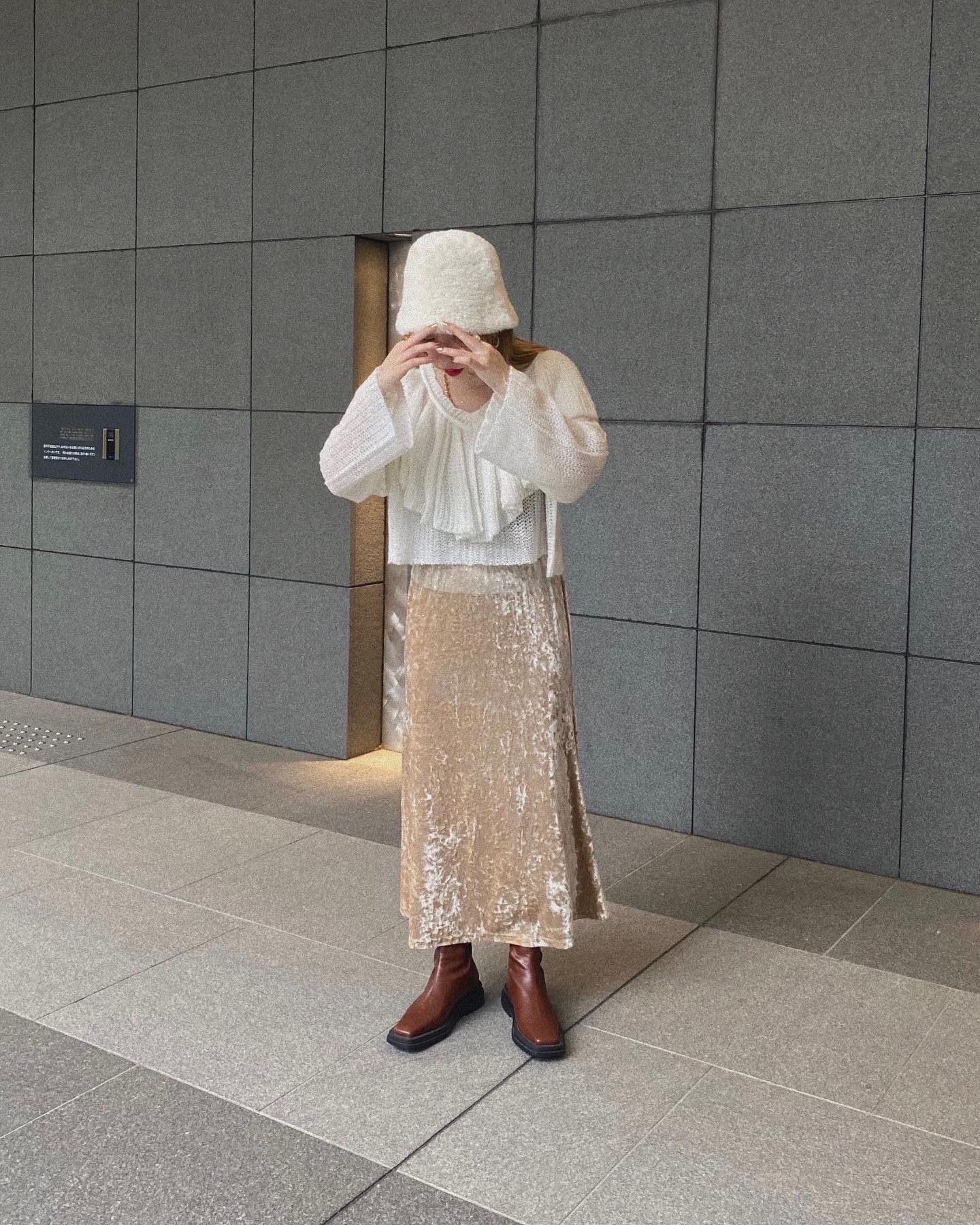 " new knit ♡ "⁡新作ニットでワントーンコーデに?️?⁡⁡︎スカシVフリルニット ¥4,290⁡︎ベロアスカート ¥4,290⁡⁡⁡⁡⁡⁡⁡⁡⁡#urmelty #ユアメルティ #ニット #フリルニット #カラーニット  #シアーニット #デザインニット #ベロアスカート #ニットコーデ #フリルニットコーデ #カラーニットコーデ #シアーニットコーデ  #デザインニットコーデ #フリルコーデ #ベロアスカートコーデ #ベロアコーデ #秋コーデ  #ガーリーコーデ #カジュアルコーデ #韓国っぽ #韓国っぽコーデ #韓国ファッション #オトジョ #大人女子 #オトジョコーデ