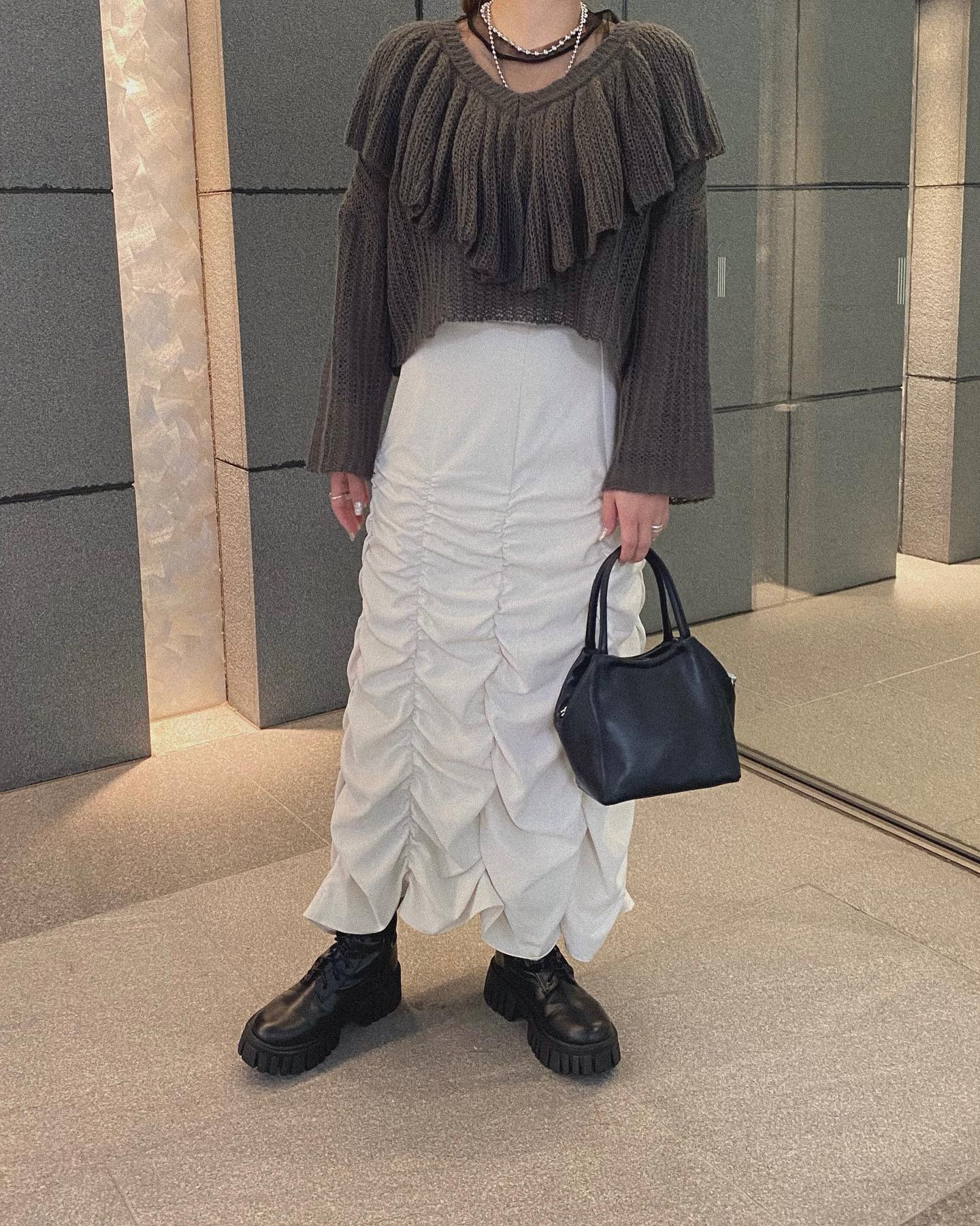 " gray styling ? "⁡今年トレンドのグレーカラー︎⁡⁡︎スカシVフリルニット ¥4,290⁡︎裾シャーリングスカート ¥4,290⁡⁡⁡⁡⁡⁡⁡⁡⁡⁡#urmelty #ユアメルティ #ニット #フリルニット #カラーニット  #シアーニット #デザインニット #スカート #裾シャーリングスカート #ニットコーデ #フリルニットコーデ #カラーニットコーデ #シアーニットコーデ  #デザインニットコーデ #フリルコーデ #スカートコーデ #裾シャーリングスカートコーデ #秋コーデ  #ガーリーコーデ #カジュアルコーデ #韓国っぽ #韓国っぽコーデ #韓国ファッション #オトジョ #大人女子 #オトジョコーデ