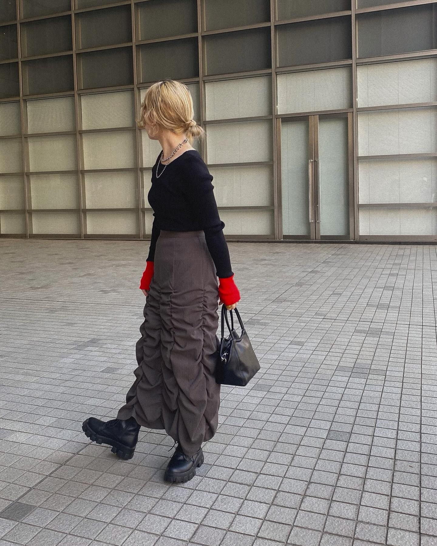 " hem shirring skirt ? "⁡カジュアルにもガーリーにも使える大人気スカート♡⁡⁡オンラインにも再入荷致しました︎⁡⁡⁡︎裾シャーリングスカート ¥4,290⁡ ⁡⁡⁡⁡⁡⁡⁡⁡⁡⁡⁡⁡#urmelty #ユアメルティ #スカート #デザインスカート #カラースカート #シャーリングスカート #秋スカート #冬スカート #デザインスカート #スカートコーデ #デザインスカートコーデ  #カラースカートコーデ #モノトーンコーデ #ブラックコーデ  #秋アイテム #秋コーデ #モノトーンコーデ #韓国っぽ #韓国っぽコーデ #韓国ファッション #オトジョ #大人女子 #オトジョコーデ