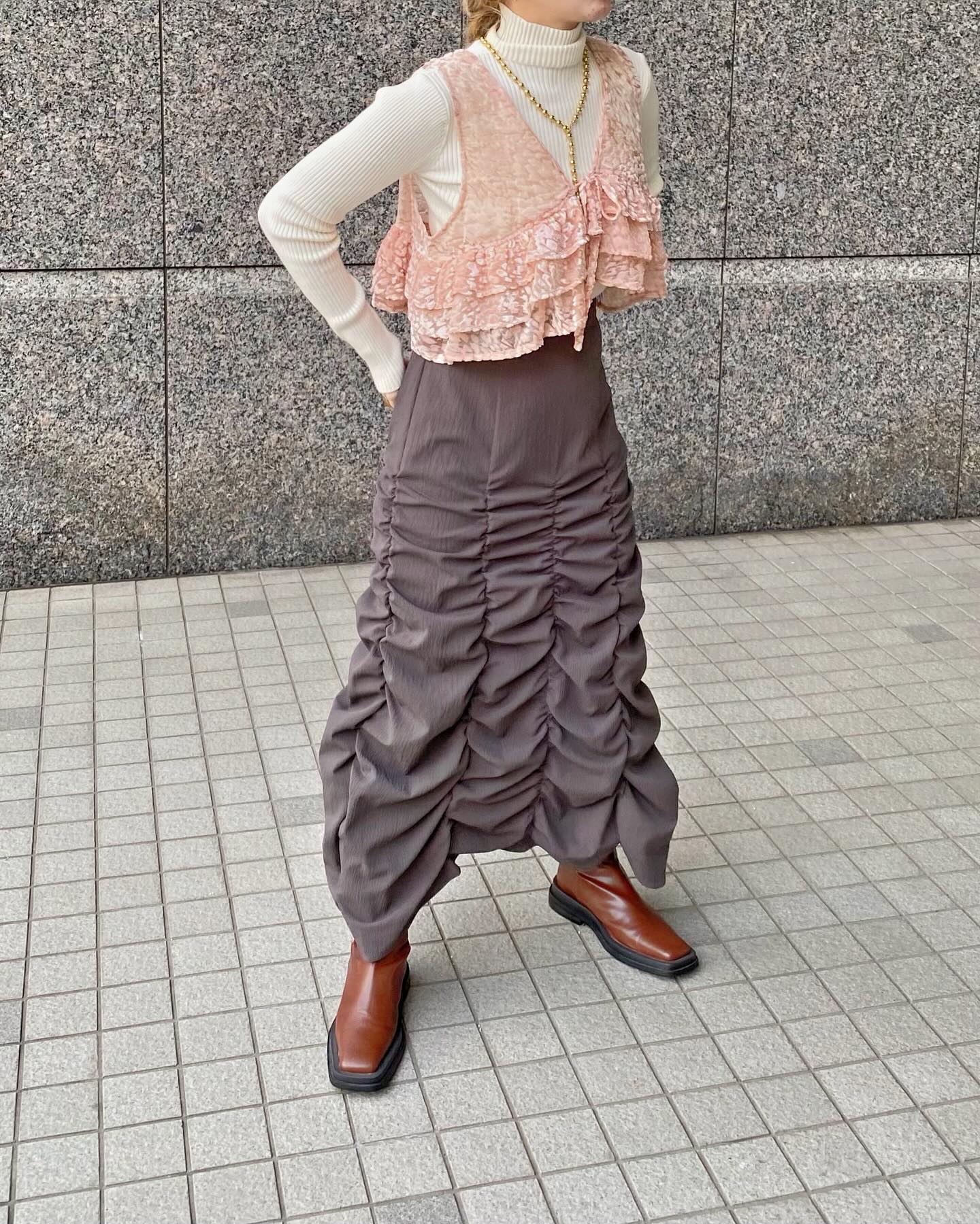 " pink × gray ︎ "⁡相性抜群のピンクとグレー??⁡⁡︎オパールフリルショートベスト ¥4,290⁡︎裾シャーリングスカート ¥4,290 ⁡⁡⁡⁡⁡⁡⁡⁡⁡⁡⁡⁡#urmelty #ユアメルティ #スカート #シャーリングスカート #ベスト #フリルベスト #オパールベスト #柄ベスト #カラーベスト #デザインベスト  #スカートコーデ #シャーリングスカートコーデ #ベストコーデ #ショートベストコーデ  #フリルベストコーデ #柄ベストコーデ #レオパードコーデ  #ヒョウ柄コーデ #カラーコーデ #秋コーデ #柄コーデ #韓国っぽ #韓国っぽコーデ #韓国ファッション #オトジョ #大人女子 #オトジョコーデ