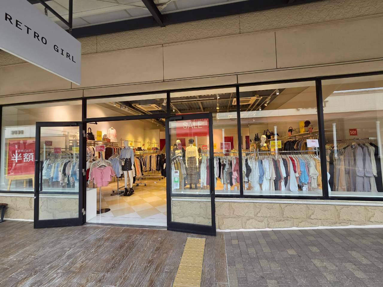 「レトロガール あみプレミアムアウトレット店」がオープンしました